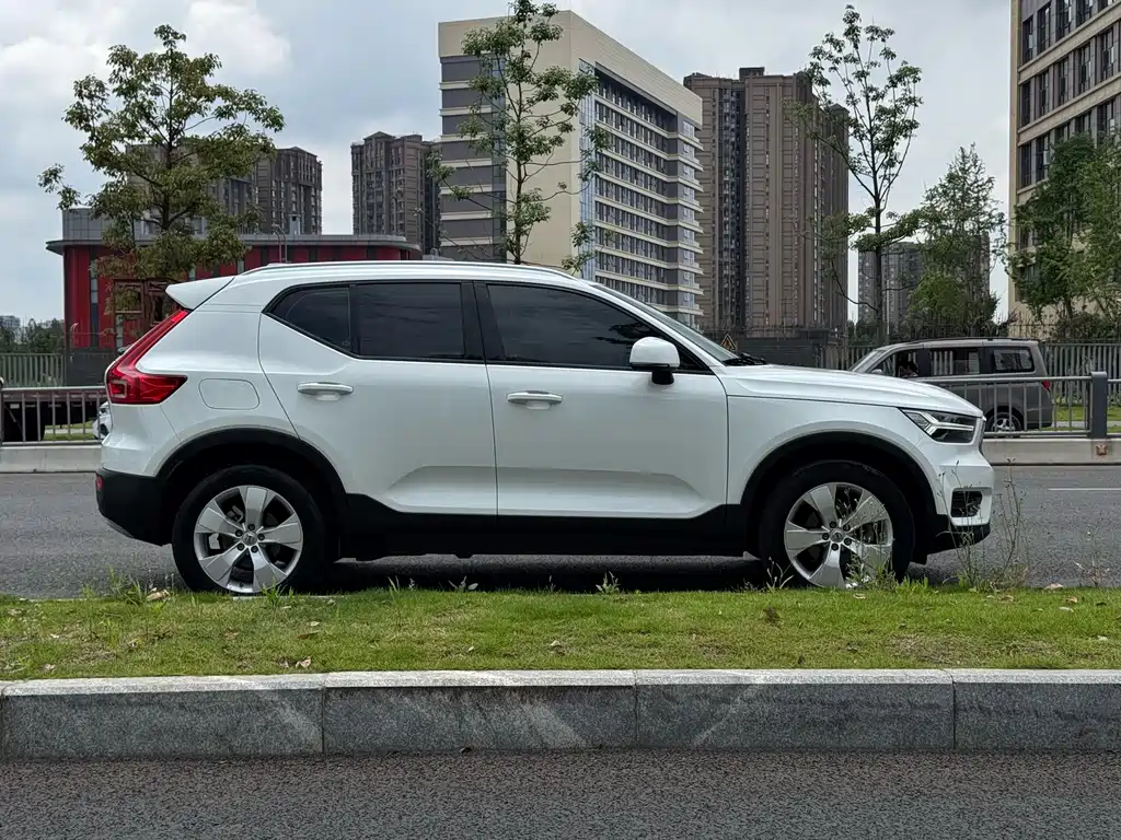 Volvo XC40 2020 — фото 19
