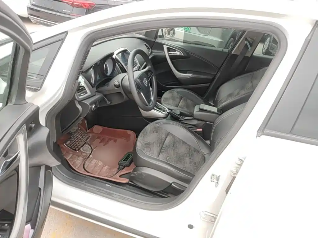 Buick Excelle 2015 — фото 15