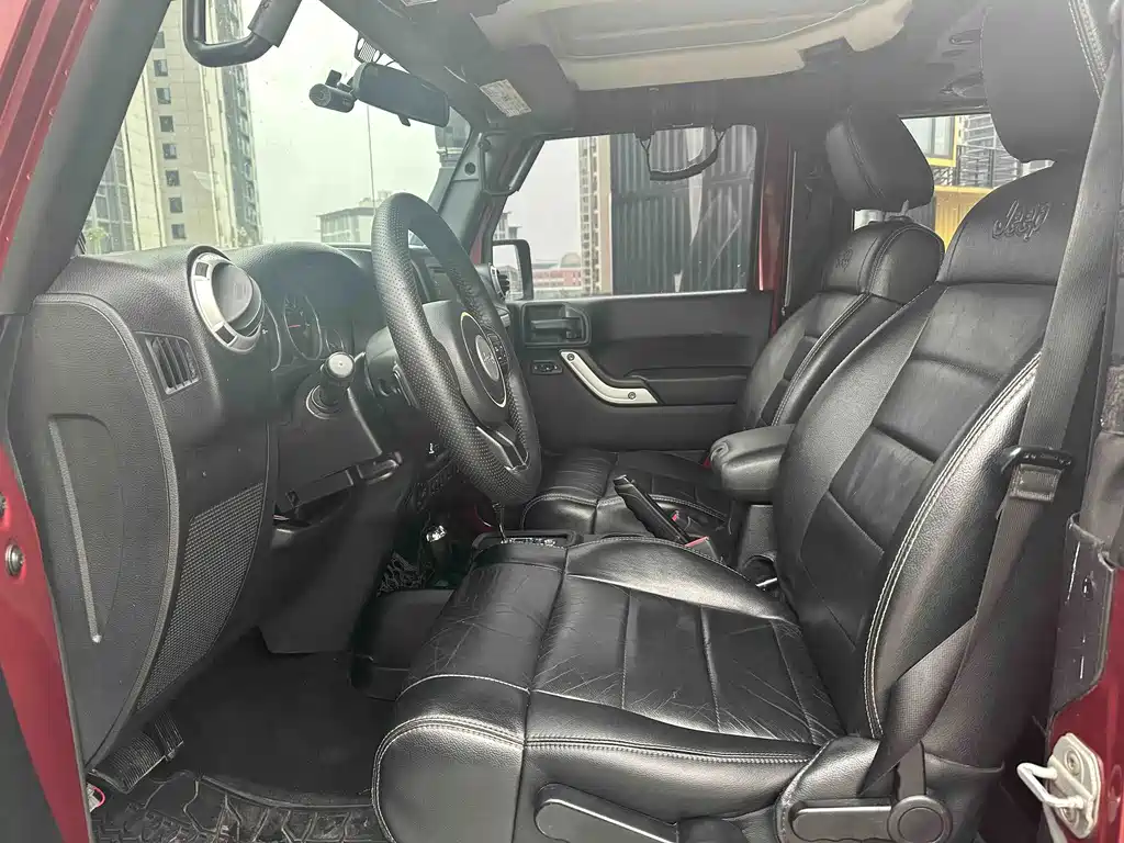 Jeep Wrangler 2013 — фото 7