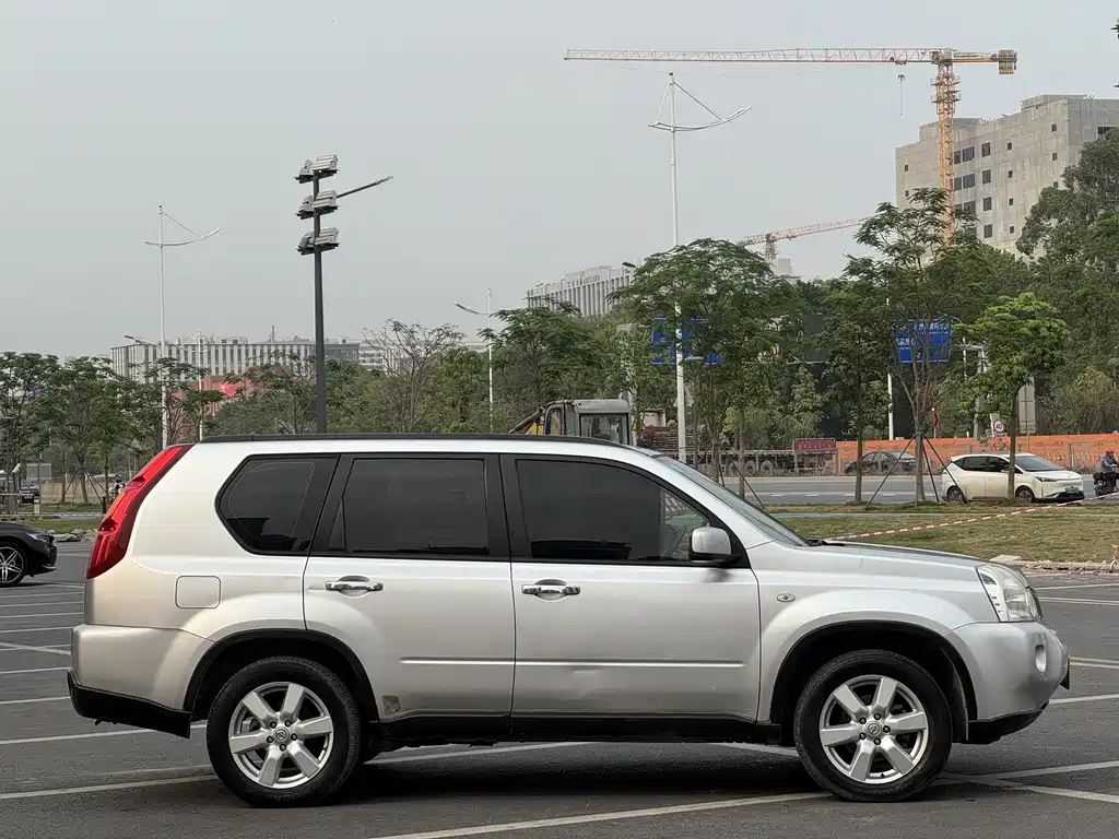 Nissan X-Trail 2009 — фото 2
