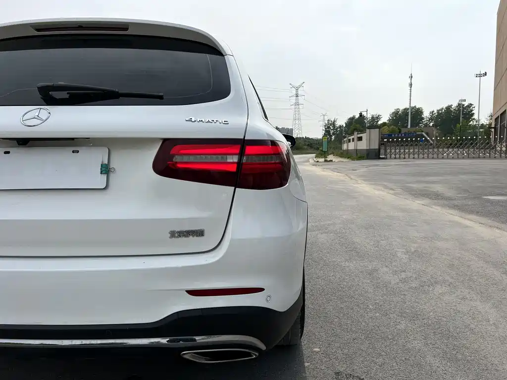 Mercedes-Benz GLC 2018 — фото 19