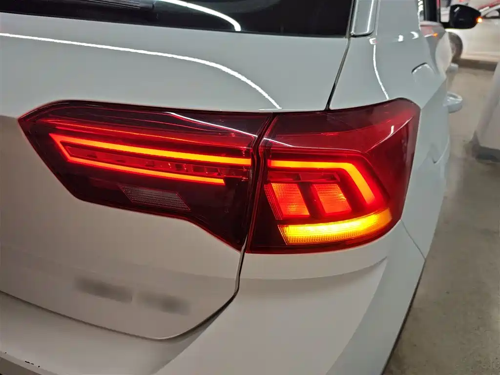 Volkswagen T-Roc 2023 — фото 24