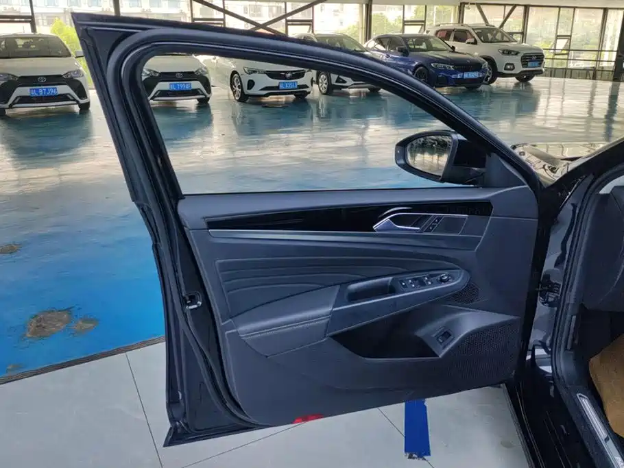 Volkswagen Passat 2023