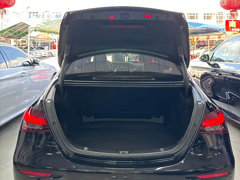 Mercedes-Benz E-Class 2022 — фото 13