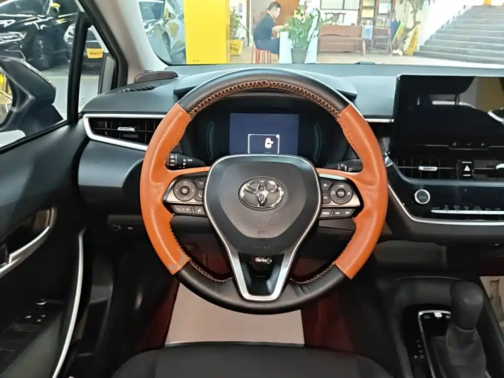 Toyota Corolla 2023 — фото 11