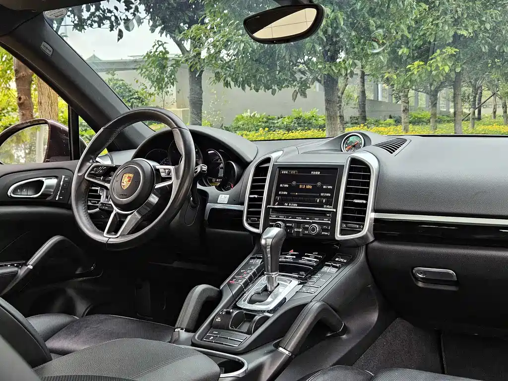 Porsche Cayenne 2015 — фото 25