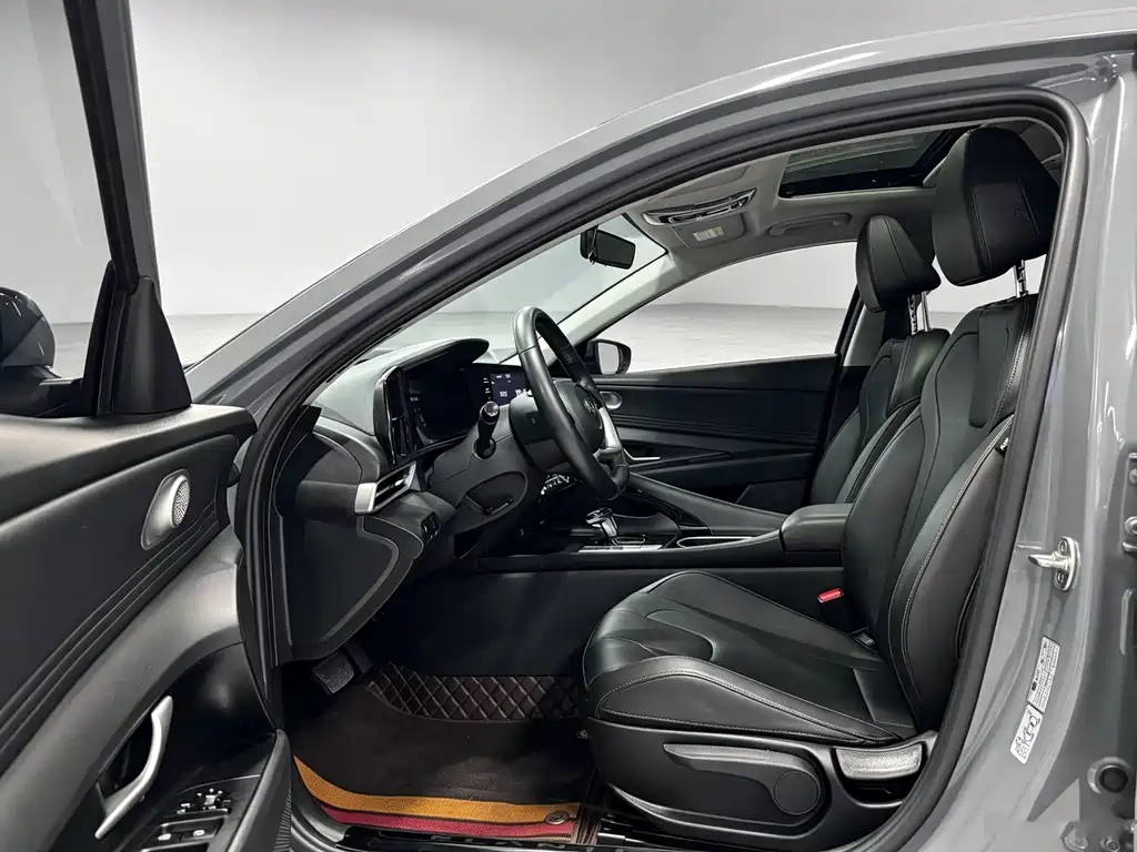 Hyundai Elantra 2023 — фото 10
