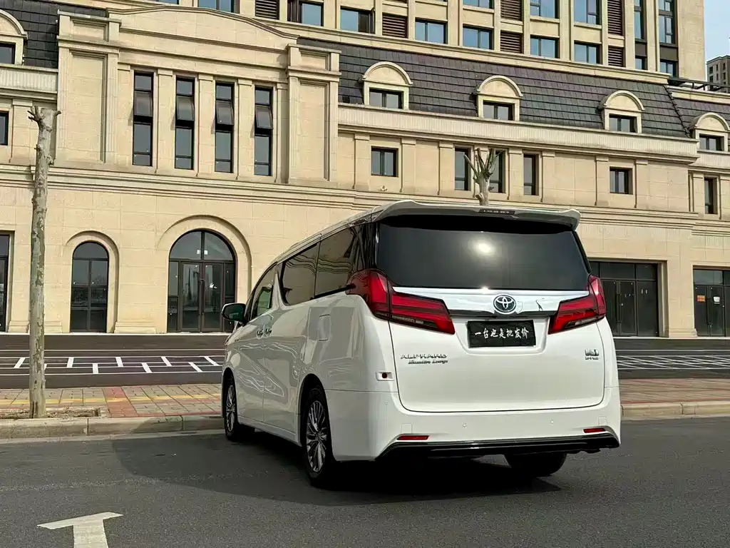 Toyota Alphard 2020 — фото 8