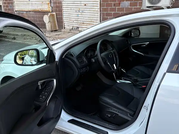 Volvo V40 2019