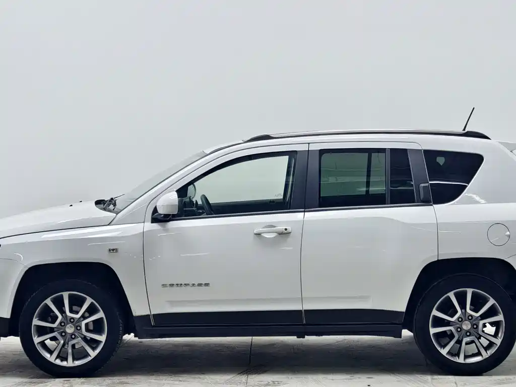 Jeep Compass 2013 — фото 7