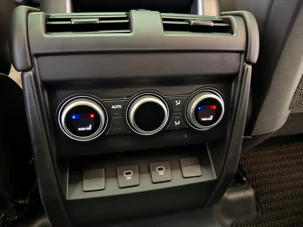 Land Rover Defender 2022 — фото 10