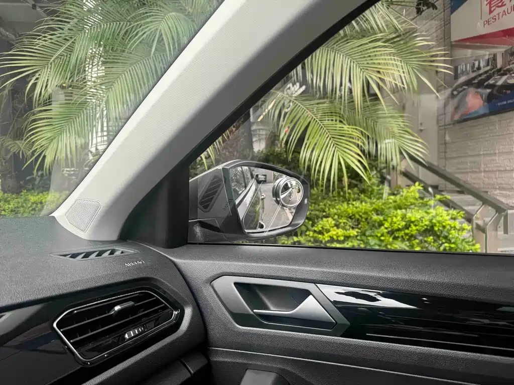 Volkswagen T-Roc 2020 — фото 12