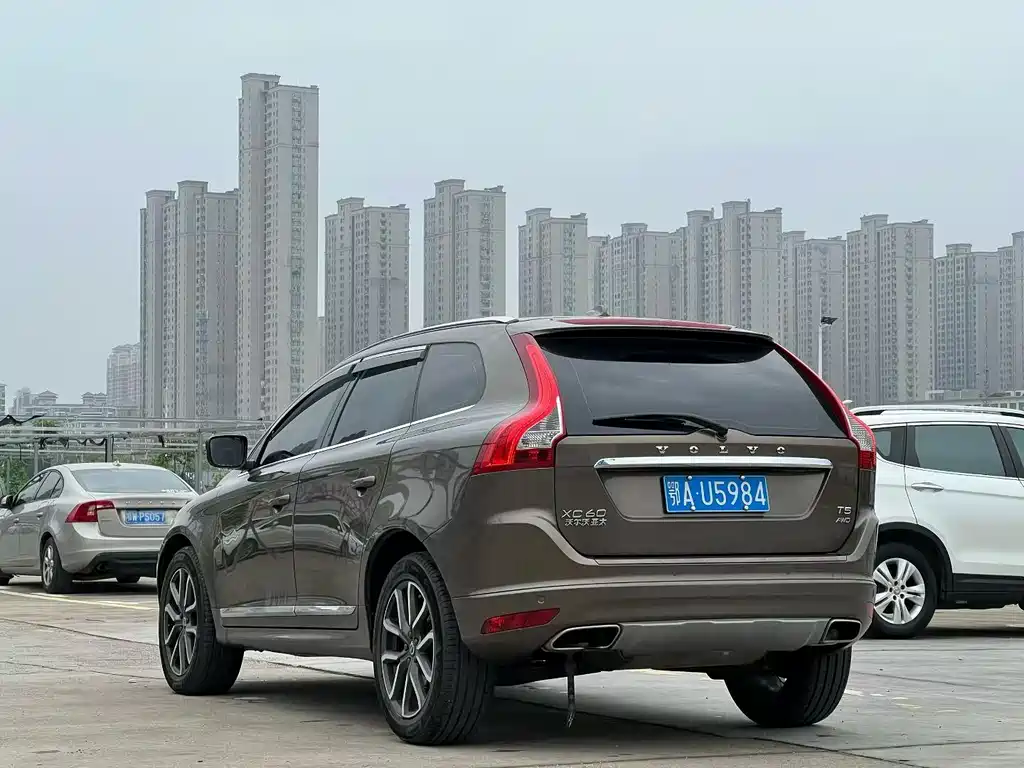 Volvo XC60 2017 — фото 9