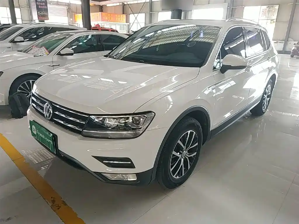Volkswagen Tiguan L 2018 — фото 1