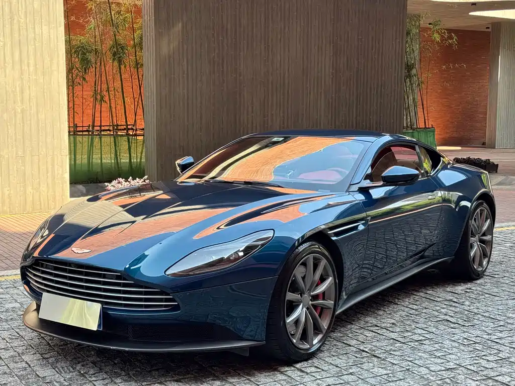 Aston Martin DB11 2020 — фото 3