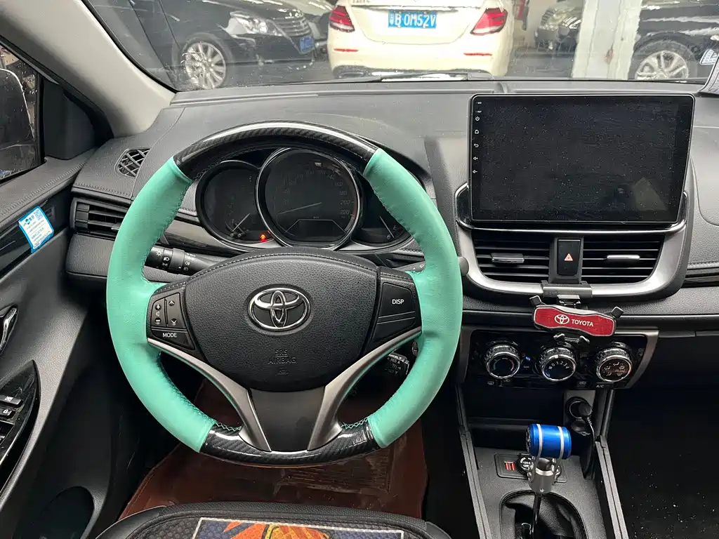 Toyota Yaris L 2022 — фото 10