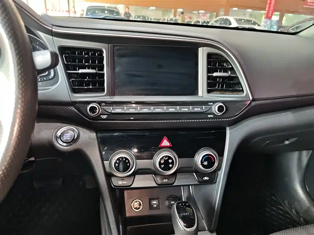 Hyundai Elantra 2020 — фото 16