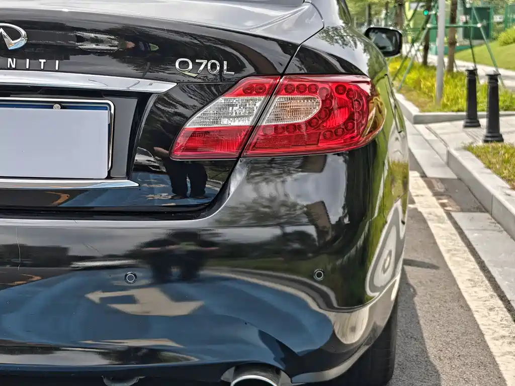 Infiniti Q70 2015 — фото 19