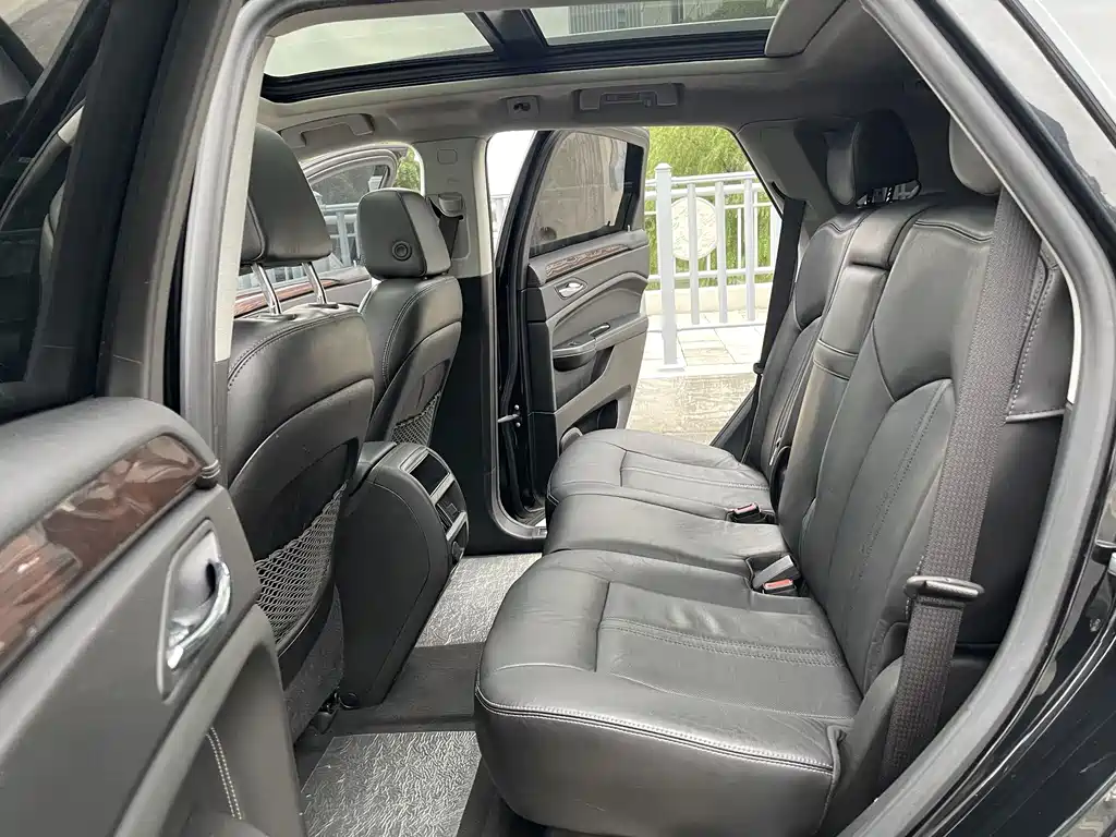 Cadillac SRX 2012 — фото 9