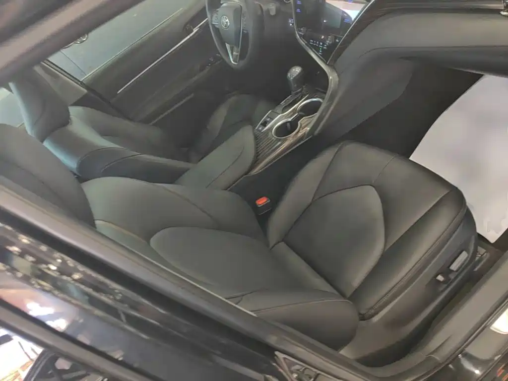 Toyota Camry 2019 — фото 25