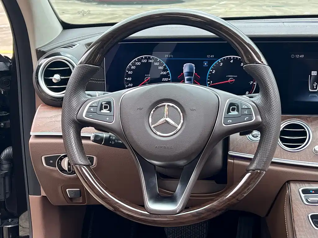 Mercedes-Benz E-Class 2018 — фото 9