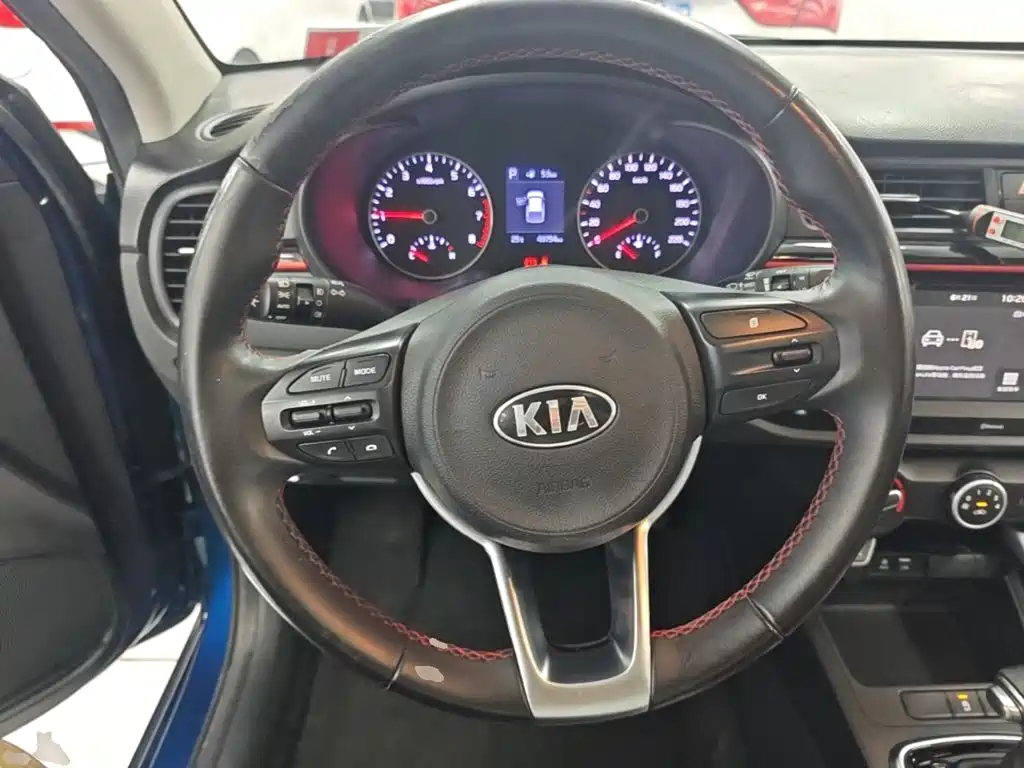 Kia KX Cross 2019 — фото 11