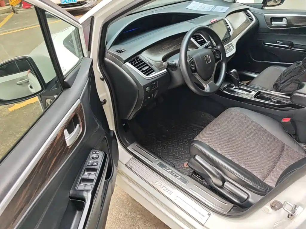 Honda Jade 2017 — фото 16