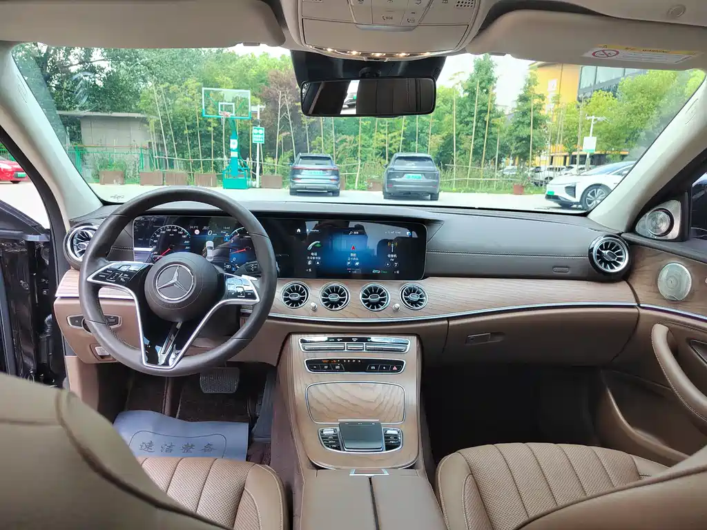 Mercedes-Benz E-Class 2022 — фото 19