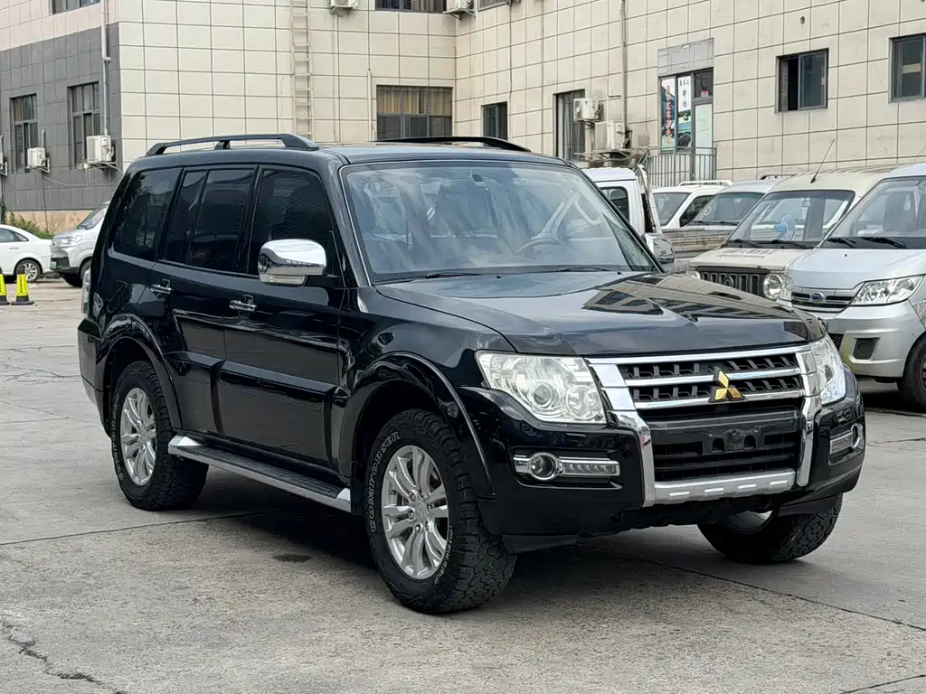 Mitsubishi Pajero 2018