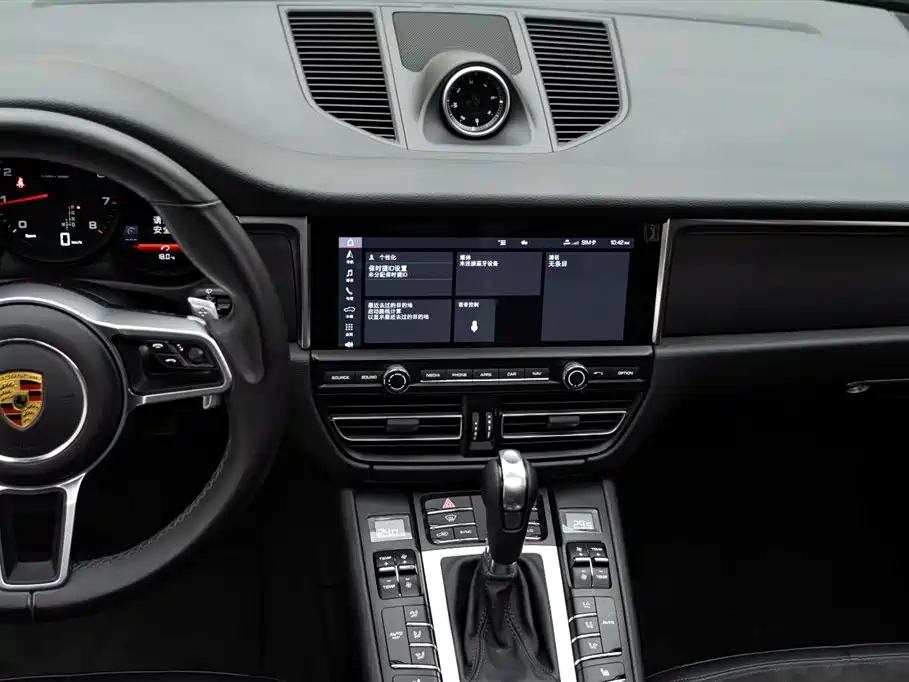 Porsche Macan 2021 — фото 12
