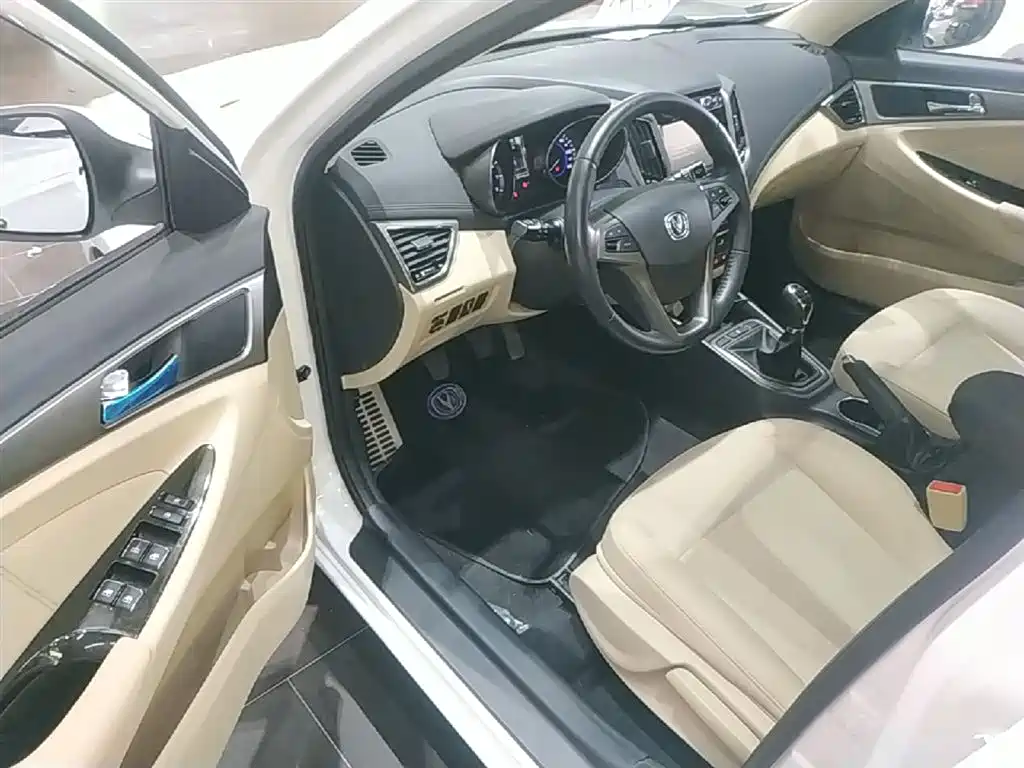 Changan Eado 2016 — фото 16