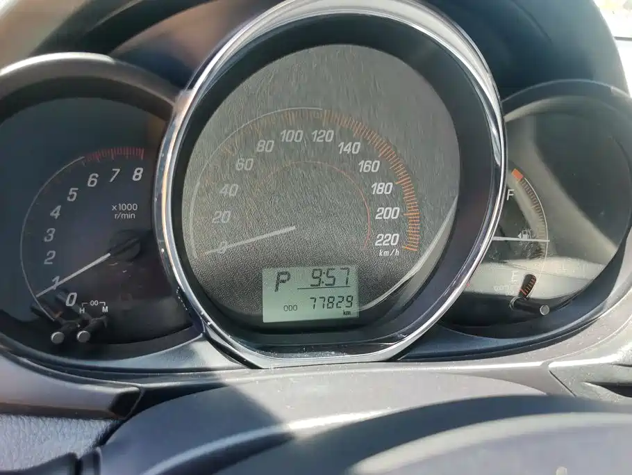 Toyota Yaris L 2020 — фото 14