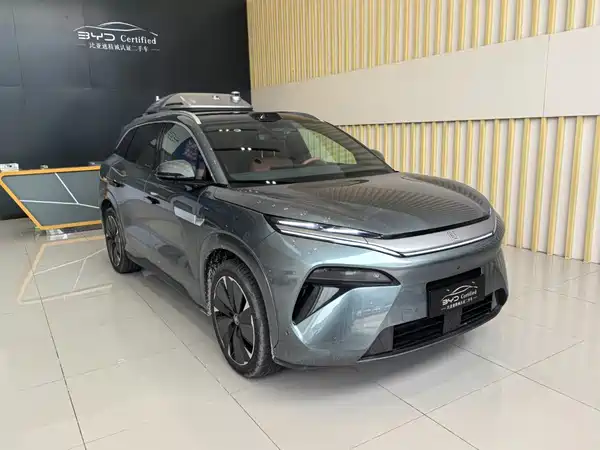 BYD Tang L 2025