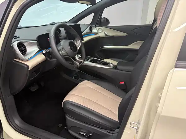 BYD Dolphin 2025