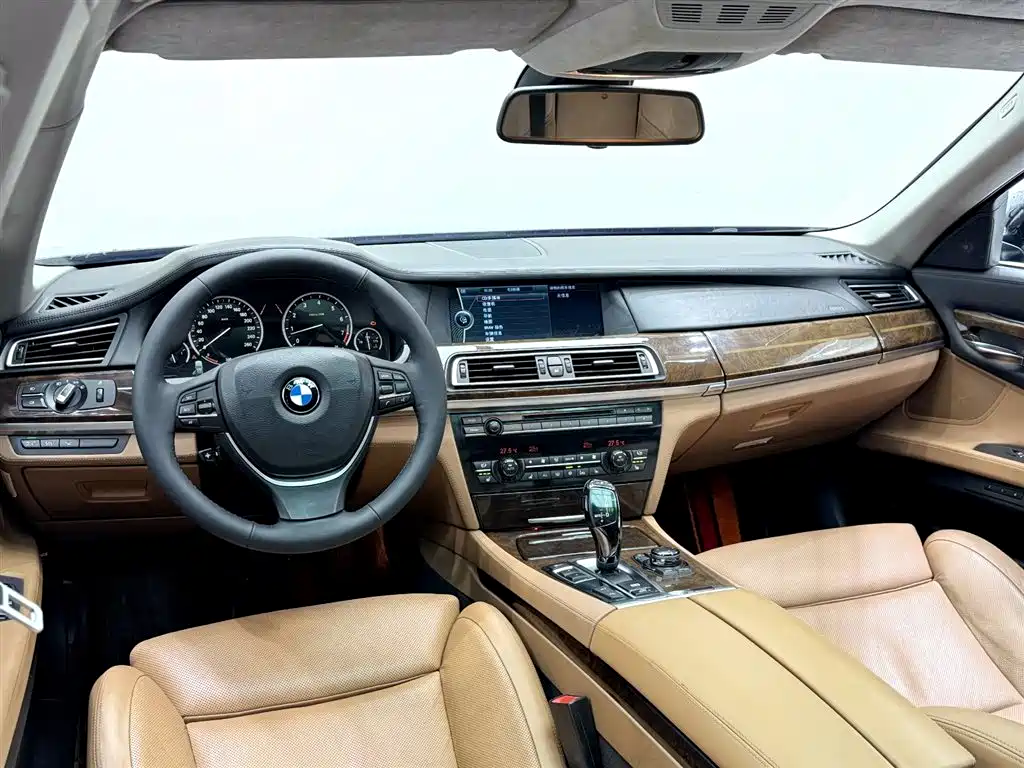 BMW 7 Series 2012 — фото 18