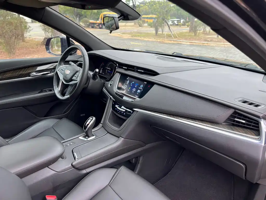Cadillac XT5 2018 — фото 12
