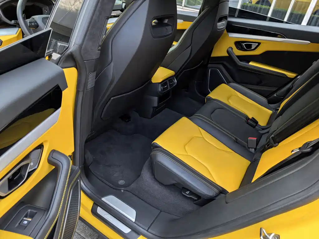 Lamborghini Urus 2023 — фото 10