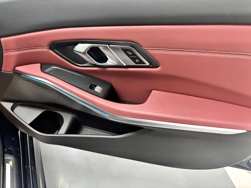 BMW 3 Series 2025 — фото 12
