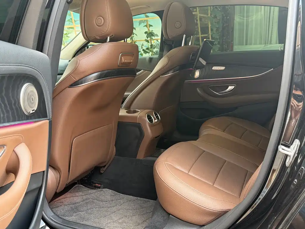 Mercedes-Benz E-Class 2019 — фото 10