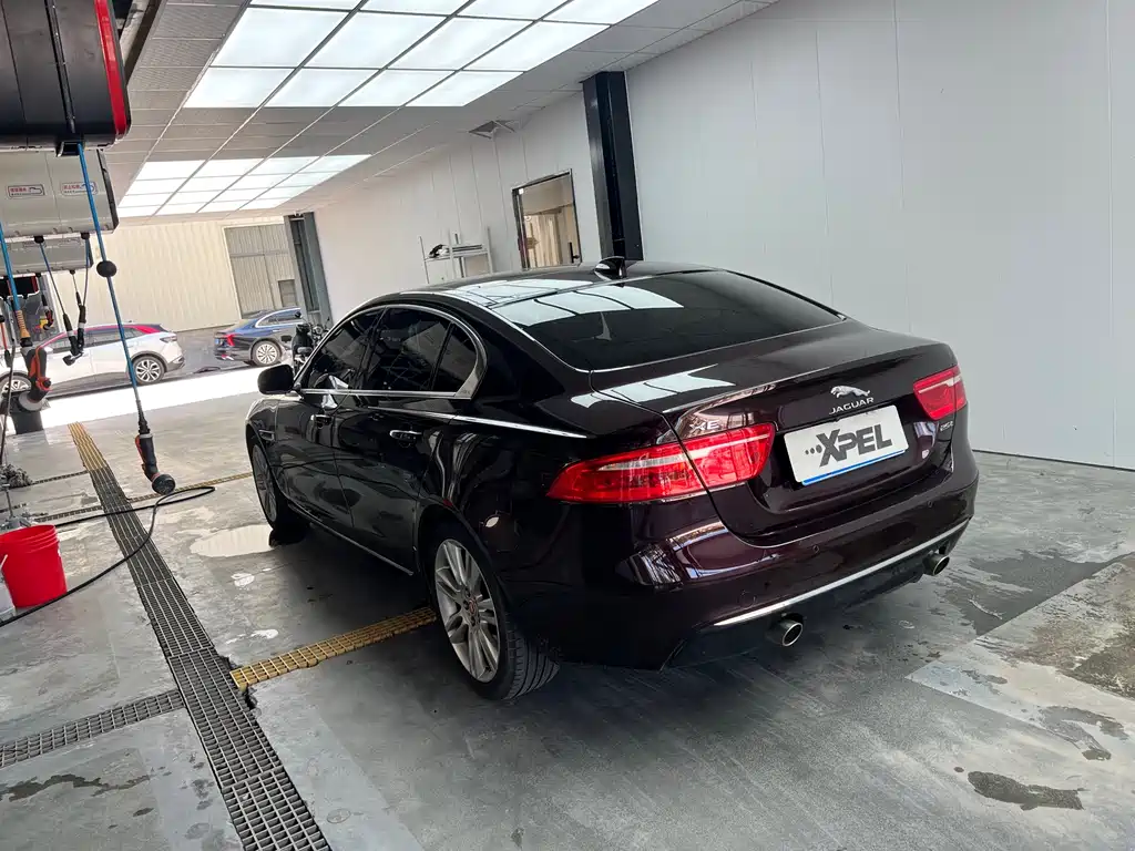 Jaguar XEL 2019 — фото 11