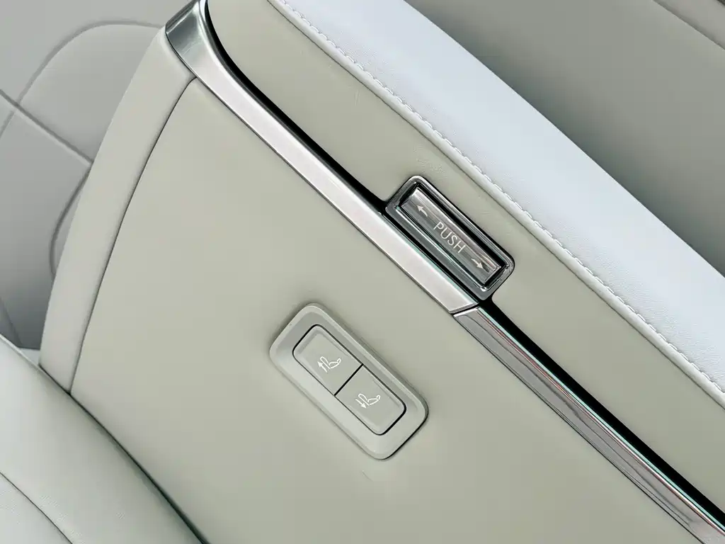 Volvo EM90 2025 — фото 30
