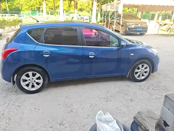 Nissan Tiida 2012