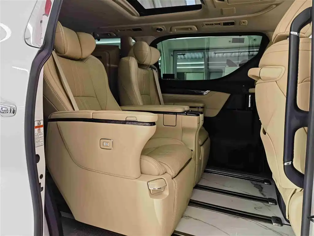 Toyota Vellfire 2021 — фото 11