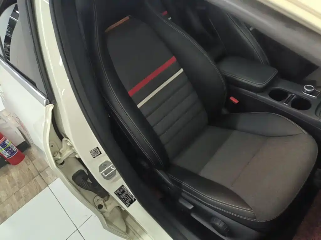 Mercedes-Benz A-Class 2015 — фото 25