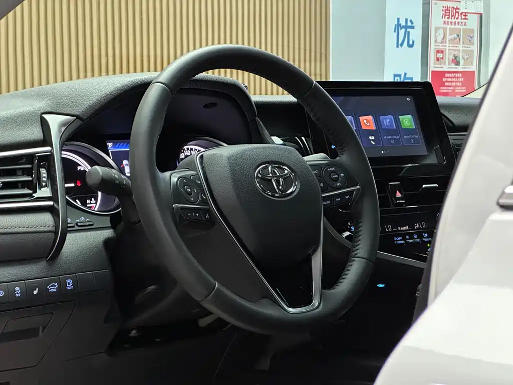Toyota Camry 2024 — фото 9