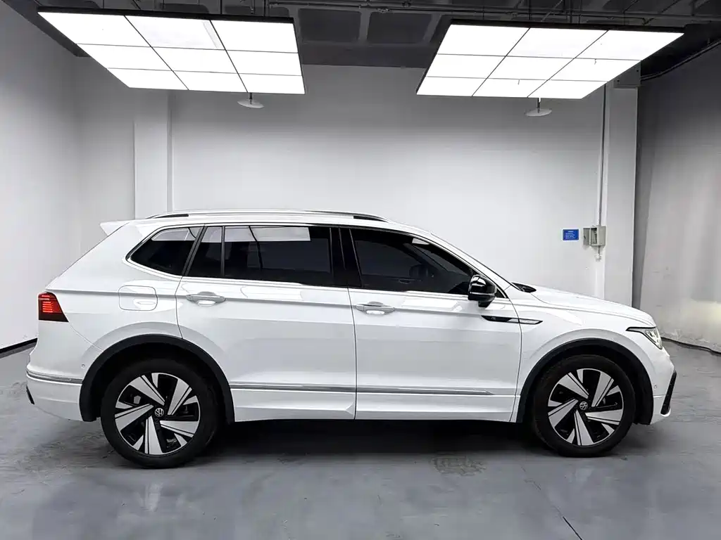 Volkswagen Tiguan L 2024