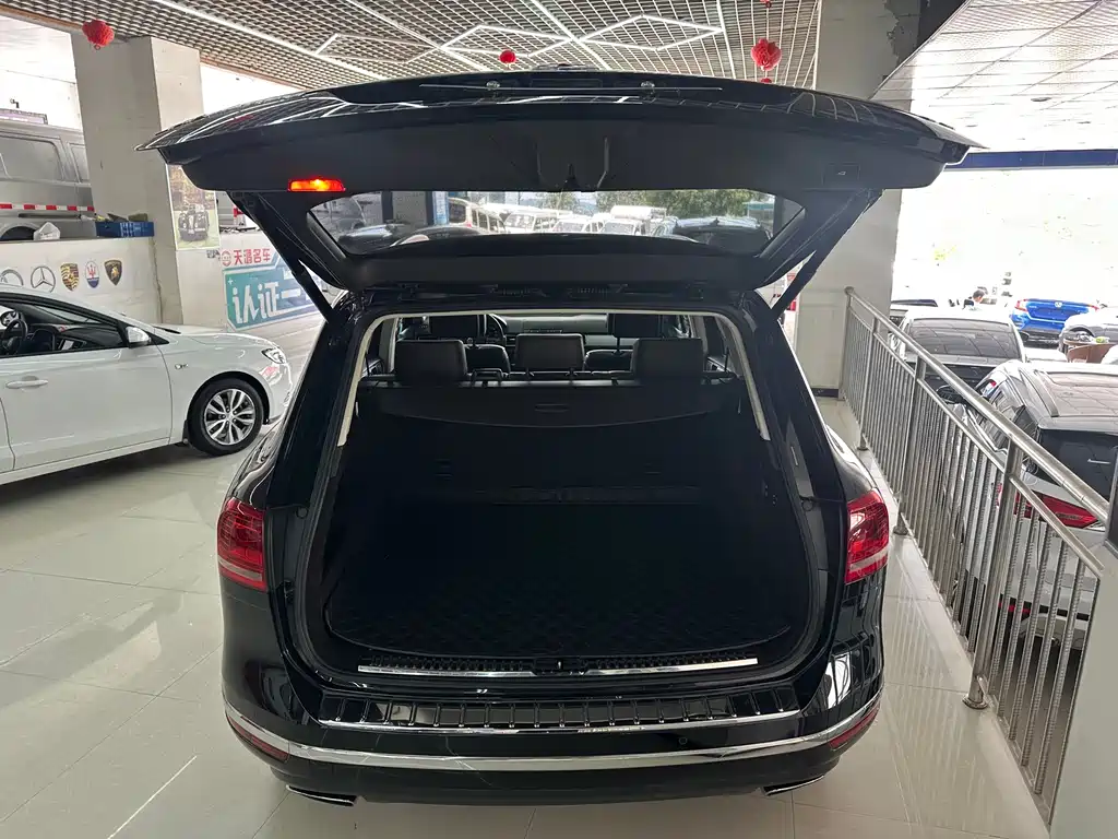 Volkswagen Touareg 2018 — фото 12
