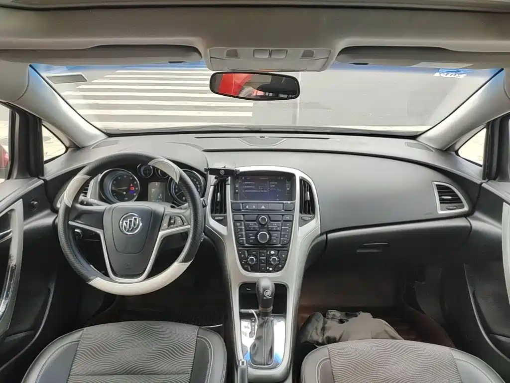 Buick Excelle 2015 — фото 10