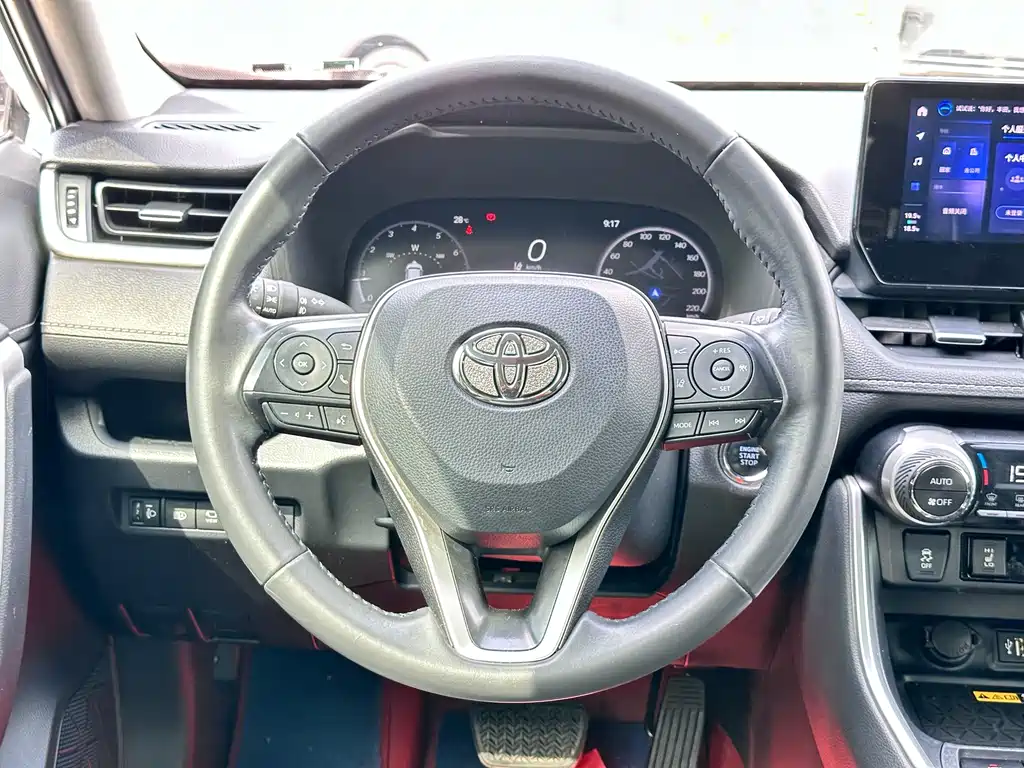 Toyota RAV4 2023 — фото 10