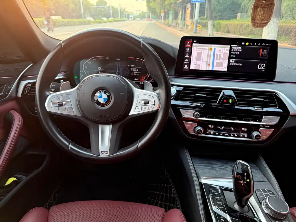 BMW 5 Series 2023 — фото 16